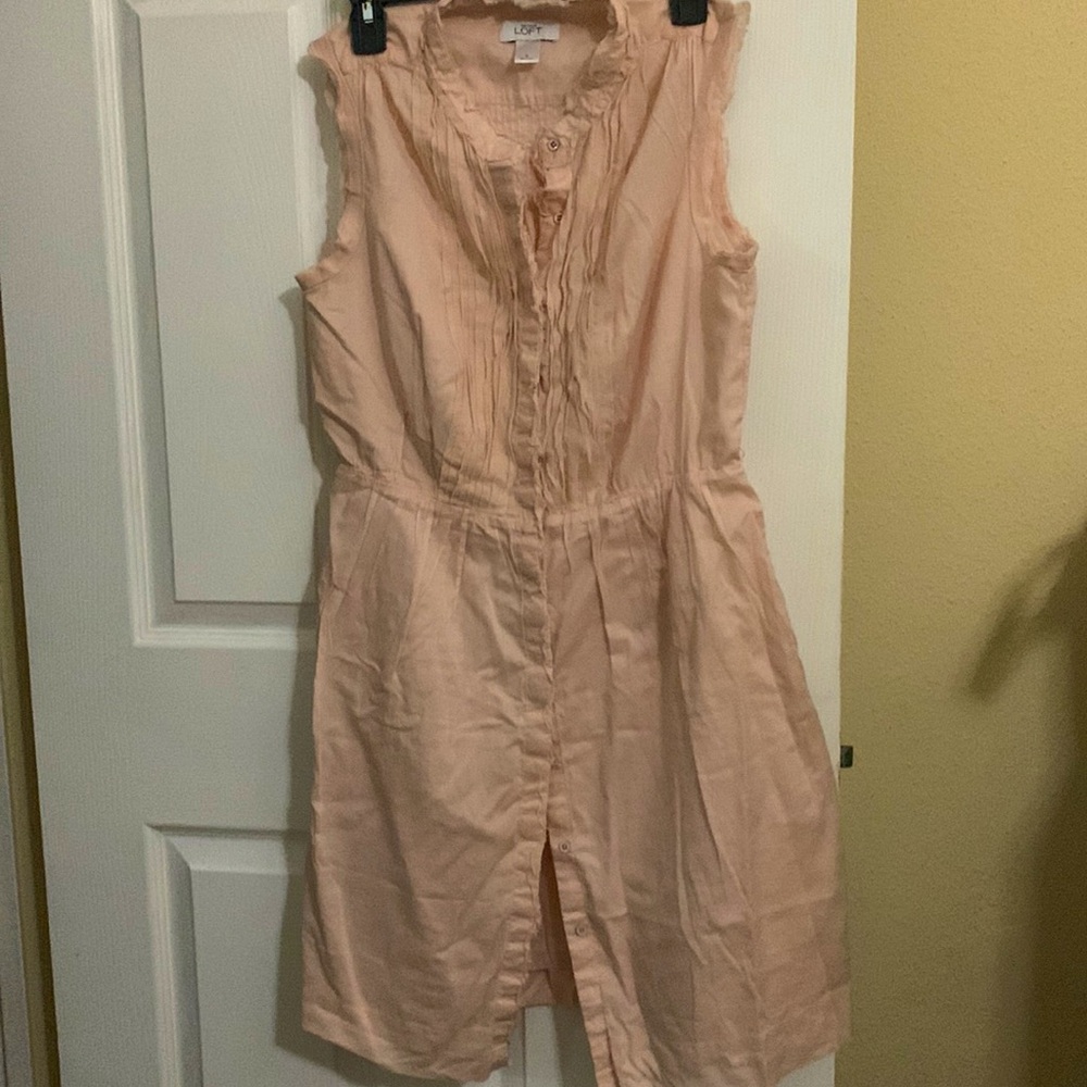 Pretty dress but didn’t fit! Loft size 8